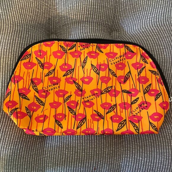 5/$20 — NEW Clinique Cosmetic Bag - Picture 1 of 1